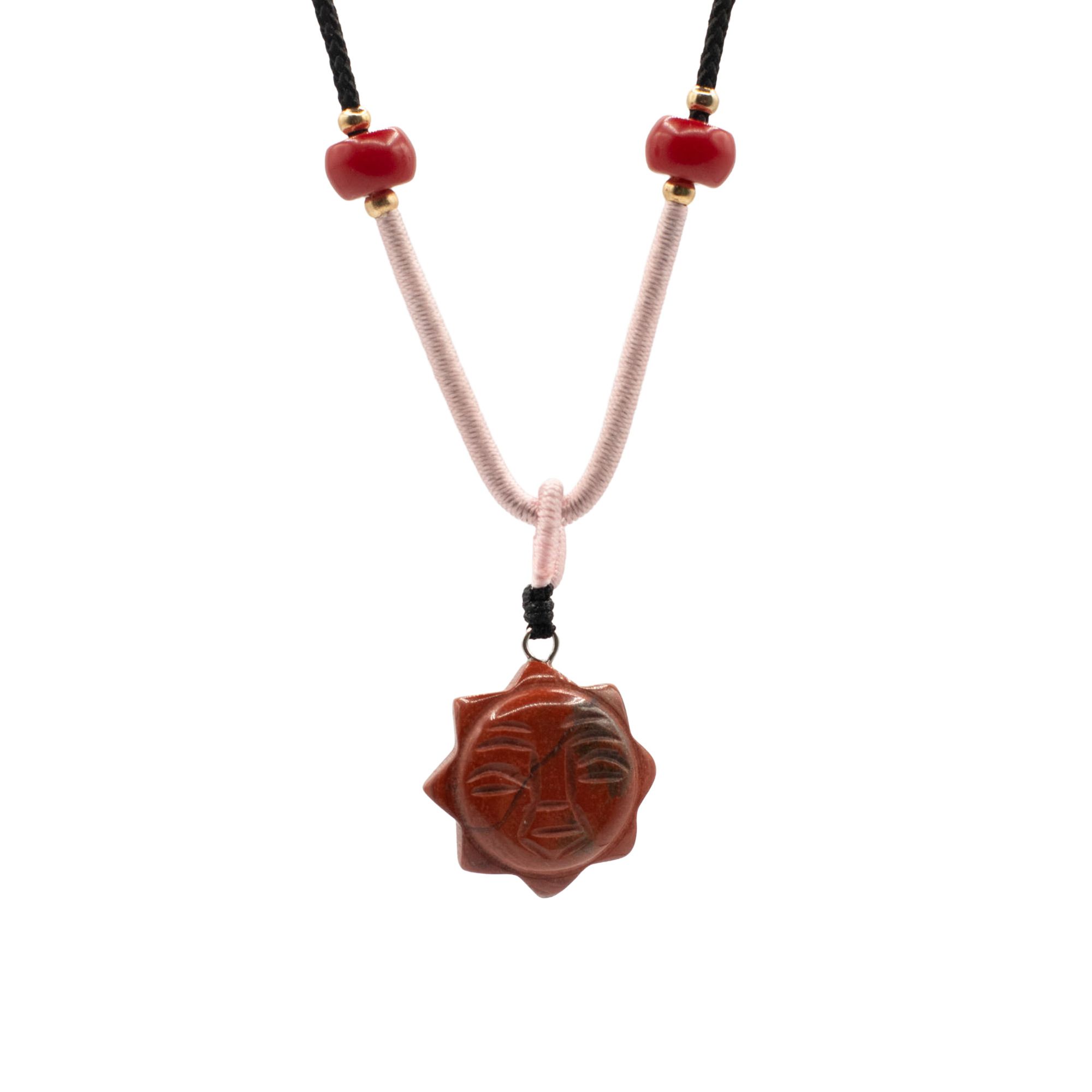 bG9jYWw6Ly9tZWRpYS85Ry9KRC82MFIzMEMxSjY4UktKRDlHL2E5NmJmYWE1LmpwZw.jpg Cord Necklace Gemstone Pendant - Carnelian Sun Face
