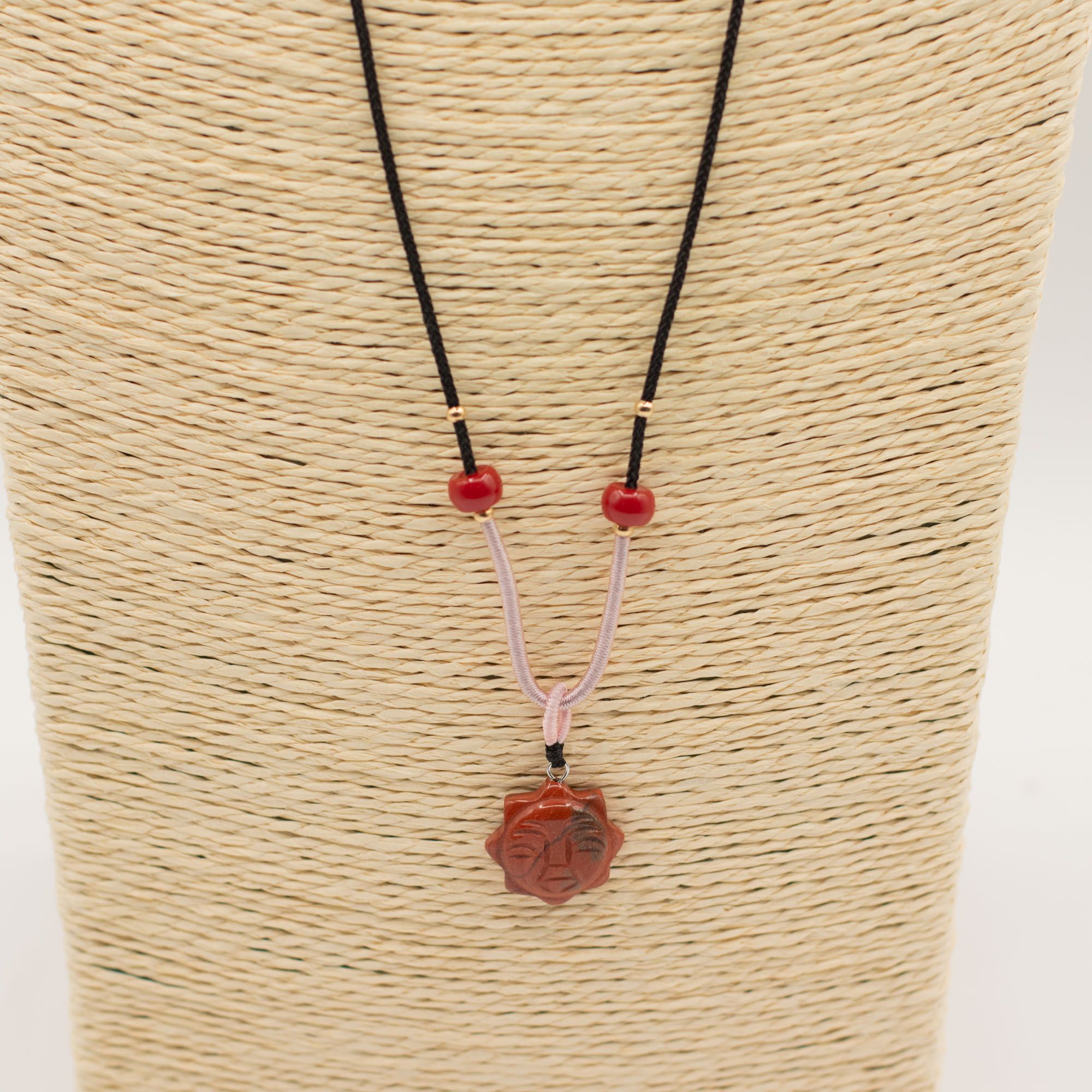 bG9jYWw6Ly9tZWRpYS85Si9KRC82MFIzMEMxSjY4UktKRDlKLzI5NDE5OWI4LmpwZw.jpg Cord Necklace Gemstone Pendant - Carnelian Sun Face - Image 3