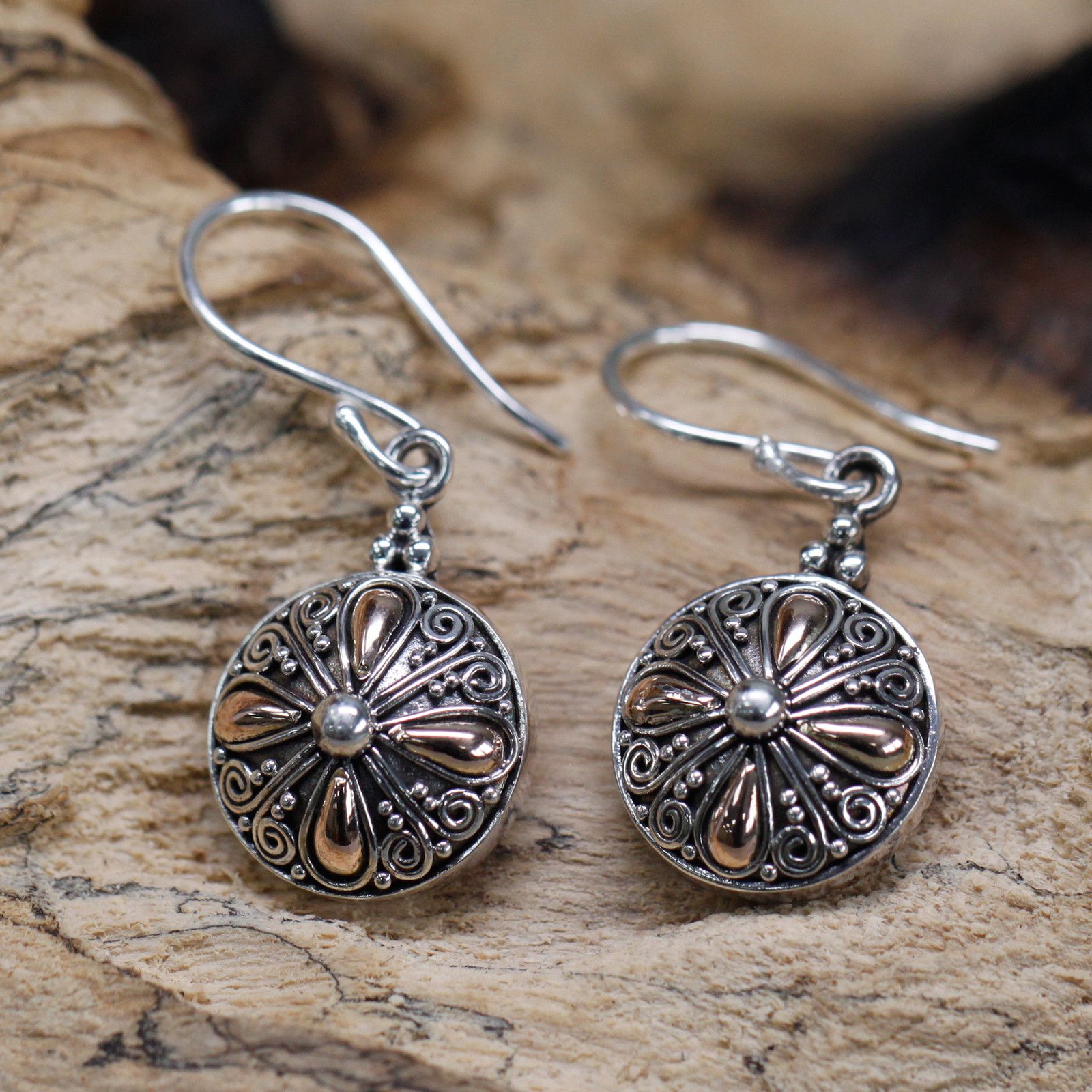 bG9jYWw6Ly9tZWRpYS9TSy9KQy82MFIzMEMxRzZNVEtKQ1NLL2Q4OWVkMDcxLmpwZWc.jpg Silver & Gold Earring - Classic Round - Image 4